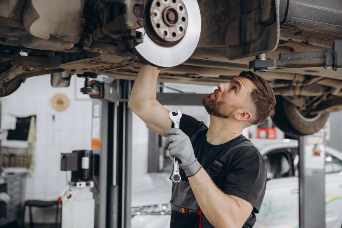 Mechanic fixing a car