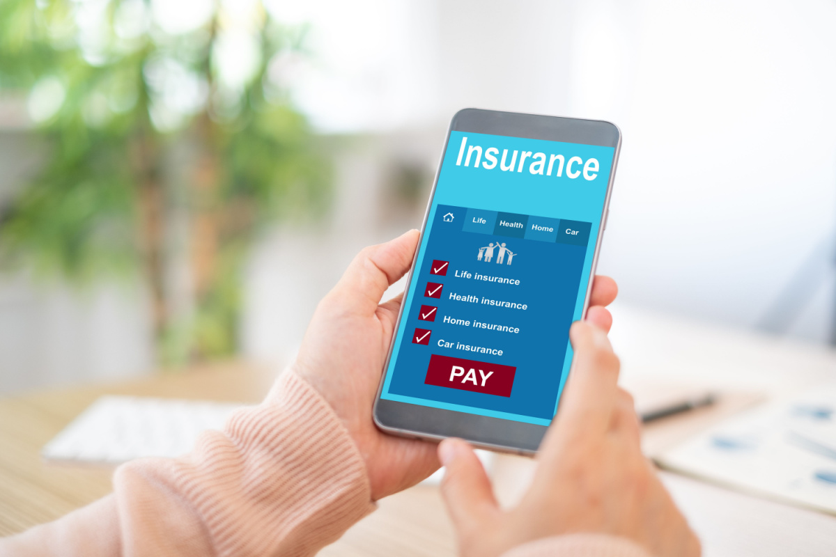 Individual signing up for insurance bundle online