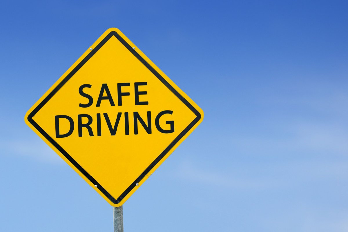 Safe driving road sign 